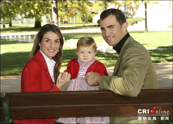 西班牙公主周歲生日 王室公布王儲(chǔ)全家福（組圖）