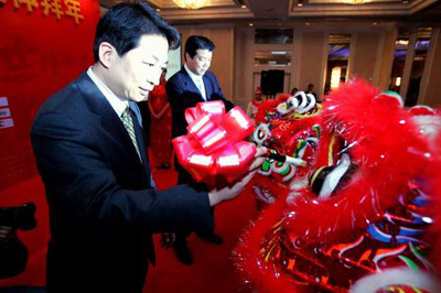 在華外企發起向中國人民集體拜年公益行動