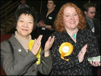 華裔女政治家盧曼華當選北愛議員 創造歐洲華人參政史