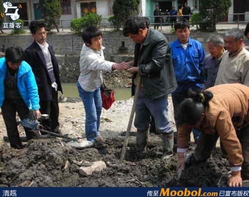 江蘇工地挖出古銅錢 民眾搶挖賣錢惹爭議