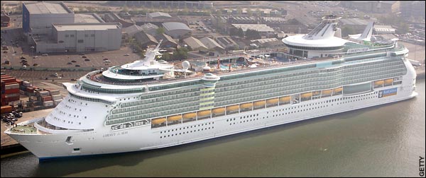 全球最大郵輪亮相英國 溜冰購物沖浪攀巖無所不包