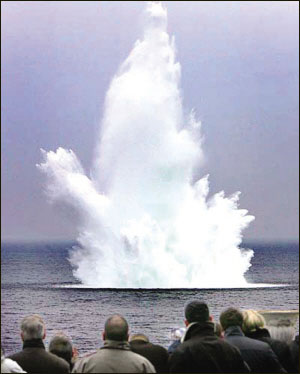 水中漂浮62年重見天日 德國海域發現二戰魚雷 