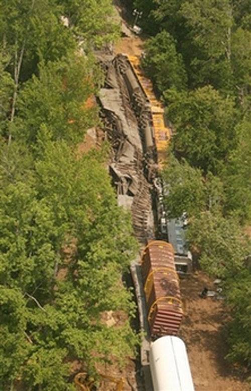 美運載航天飛機火箭助推器列車出軌 設備損失不明