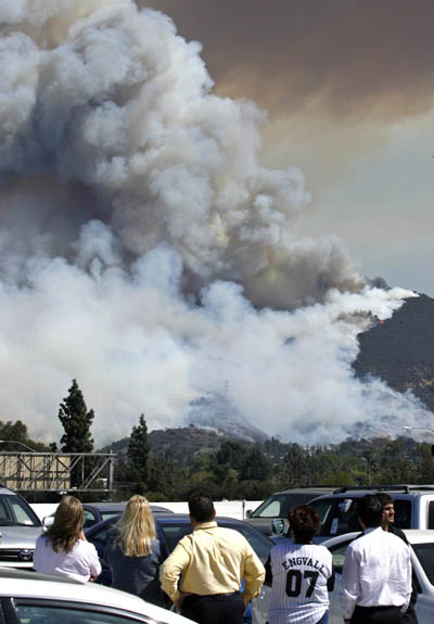 洛杉磯最大公園發生叢林火災 好萊塢大招牌岌岌可危