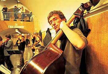 巴黎地鐵的艷遇藝術 感受巴黎“地下”風情