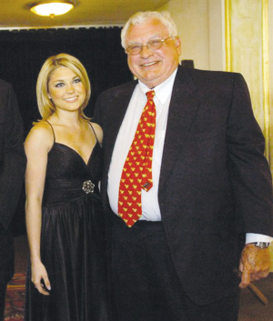 當(dāng)愛情超越年齡界限:美國(guó)84歲大款娶22歲女郎