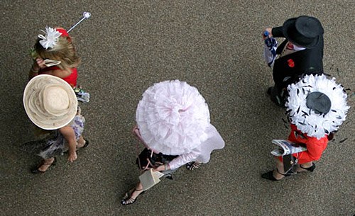 英國皇家阿斯科特賽馬會(huì)帽子創(chuàng)意無限
