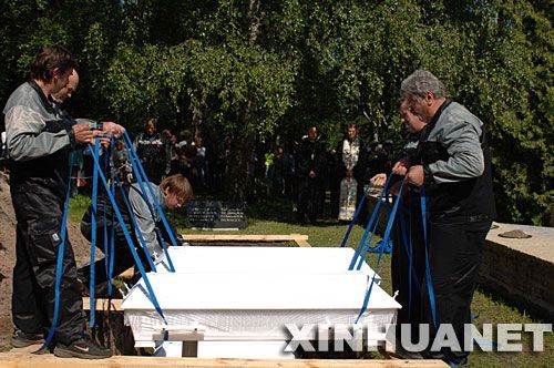 愛重新安葬蘇軍烈士遺骨