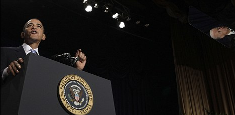 剛諷刺完奧巴馬自己就忘詞 佩林“瞄手心”戰術成笑柄