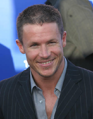 奧地利冒險家誓成太空跳傘第一人 降落速度超音速