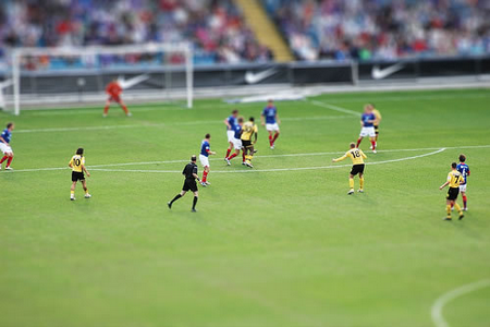 神奇！相機竟能照出小人國