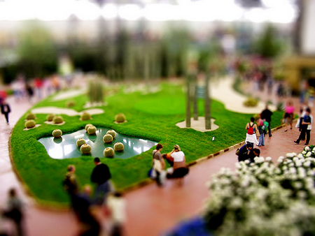 神奇！相機竟能照出小人國