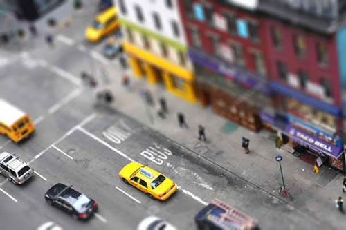 神奇！相機竟能照出小人國