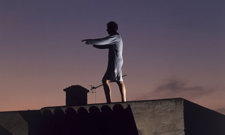 愛爾蘭夢游裸男被誹謗騷擾女同事 有望獲賠千萬歐元