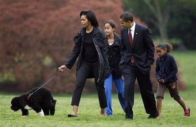 “美國第一狗”驚擾奧巴馬夫婦好夢 愛啃人腳很瘋狂