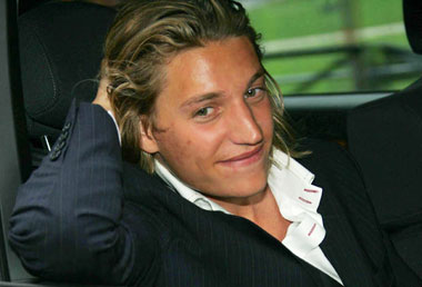 薩科齊兒子從政勢頭驚人 妻是家電巨頭繼承人