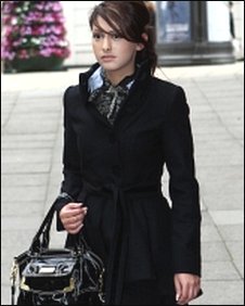 英國一女獄警因長得太“正”被逼辭職