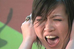 泰國(guó)舉行尖叫大賽 辣妹齜牙帥哥狂吼