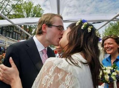 萬人見證阿姆斯特丹市長為同性戀人主婚