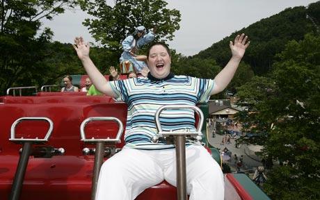 美國女子愛上游樂園“魔毯” 苦戀10年決定結婚