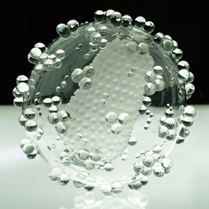 英藝術家制作玻璃雕塑展示H1NI病毒