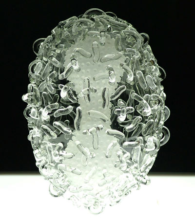 英藝術家制作玻璃雕塑展示H1NI病毒