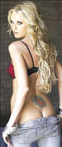 美國(guó)名校美女碩士 求職無(wú)門(mén)成艷星