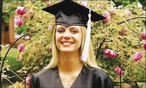 美國(guó)名校美女碩士 求職無(wú)門(mén)成艷星