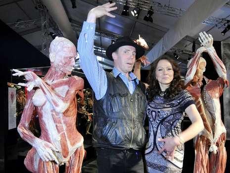 德國(guó)“死亡先生”展示“杰克遜”尸體跳舞