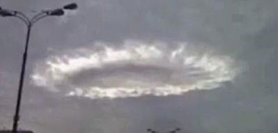 圖：莫斯科上空驚現金色“光環”