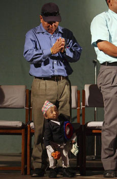 準“世界最矮男人”過18歲生日 希望早日找到佳人