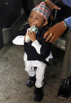 準(zhǔn)“世界最矮男人”過18歲生日 希望早日找到佳人