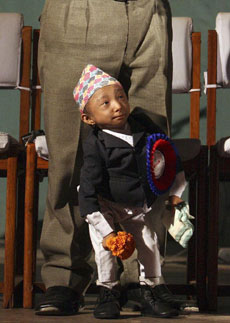 準(zhǔn)“世界最矮男人”過18歲生日 希望早日找到佳人