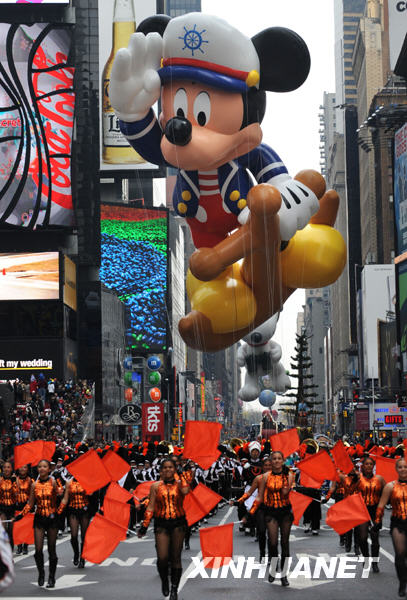 紐約感恩節大游行 數百萬人沿途觀看