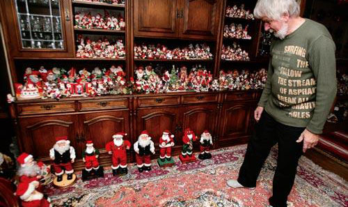 “圣誕老人”成殺人兇器 南非男子被其塑像砸死