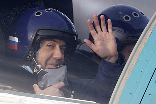 組圖：俄總統(tǒng)駕駛最新型蘇-34轟炸機(jī)飛行半小時(shí)