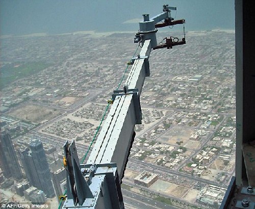 挑戰世界最高樓 迪拜塔的玻璃清潔工(組圖)