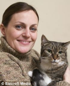 英國(guó)小貓?jiān)廛嚨溩菜橥?安人造膝蓋開(kāi)世界先河