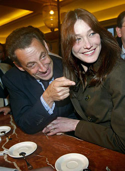 圖片新聞：薩科齊與妻子布呂尼甜蜜婚姻的21個瞬間