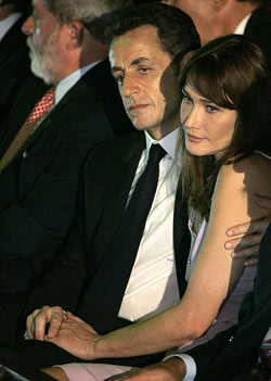 圖片新聞：薩科齊與妻子布呂尼甜蜜婚姻的21個瞬間