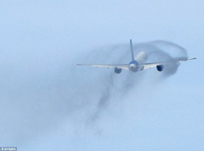 英國波音757客機空中漏油 231名乘客驚魂