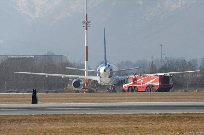英國波音757客機空中漏油 231名乘客驚魂