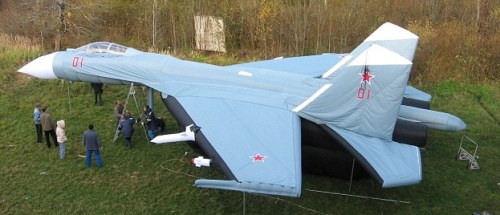 俄羅斯充氣戰機惟妙惟肖 蒙蔽衛星偵察效果佳