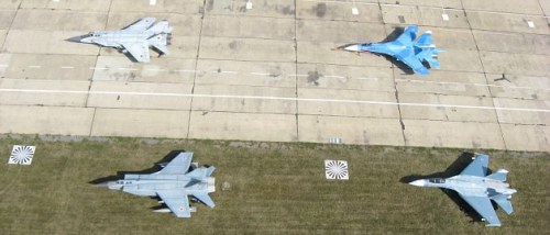 俄羅斯充氣戰機惟妙惟肖 蒙蔽衛星偵察效果佳