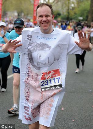 倫敦馬拉松賽創(chuàng)17項記錄 英公主與3.7萬人齊跑(組圖)