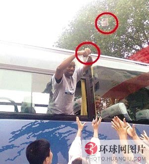 盤點全球因“錢”引發的瘋狂事(組圖)