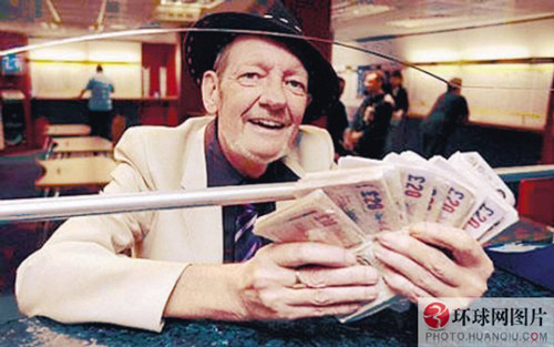 盤點全球因“錢”引發的瘋狂事(組圖)