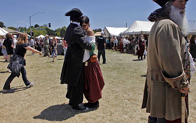 2300名“海盜”齊聚加利福尼亞 將破世界紀錄