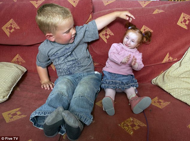 組圖：世界上最小的女孩 像掌上洋娃娃