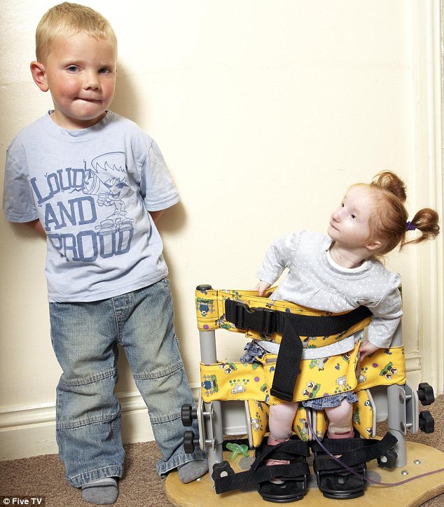 組圖：世界上最小的女孩 像掌上洋娃娃